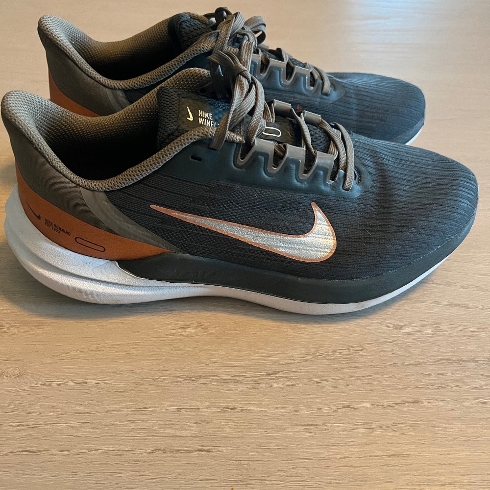 Nike winflo 9 women size 9.5